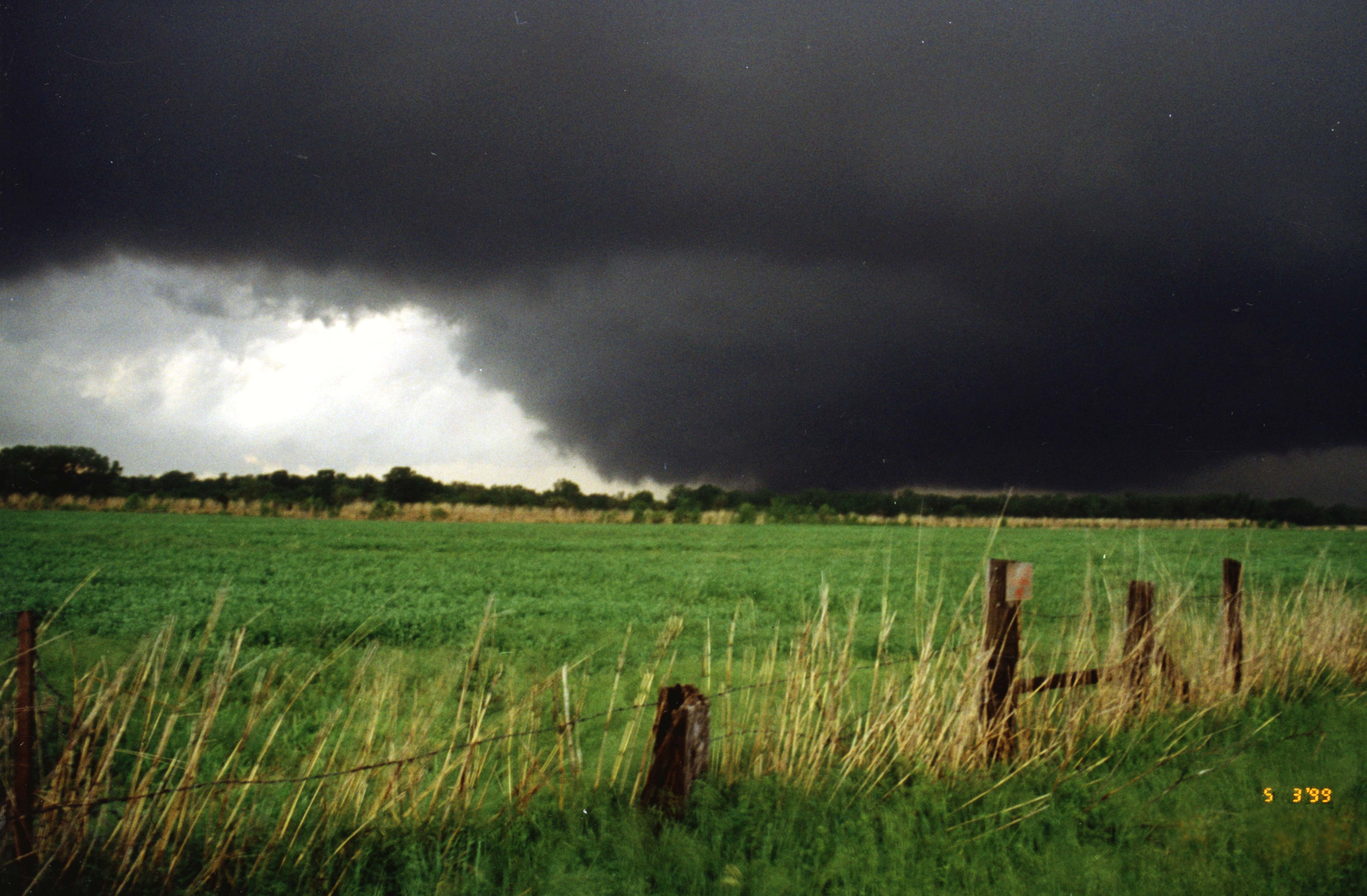 NOAA study shows pattern of fewer days with tornadoes, but more tornadoes on those days